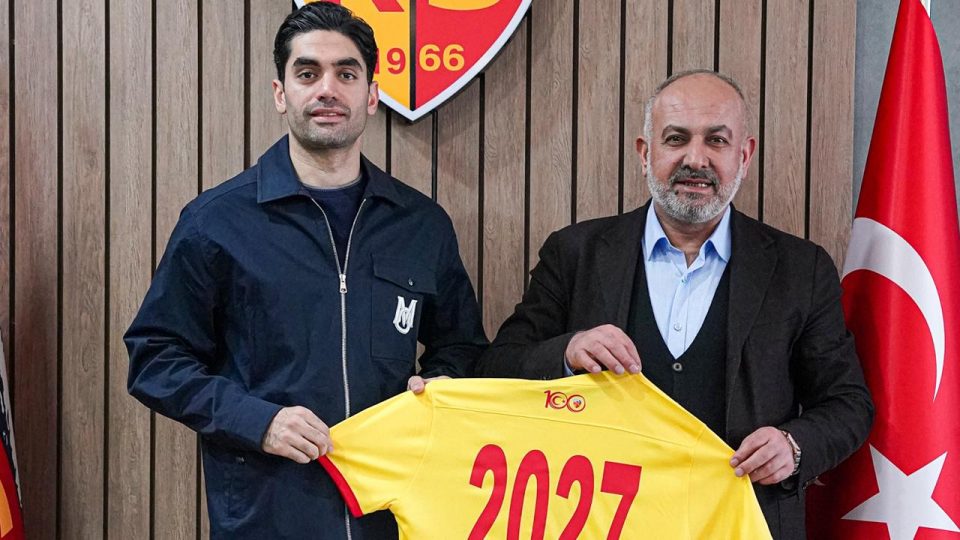 Kayserispor Ali Karimi’nin sözleşmesini uzattı